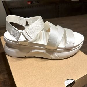 Women’s Ugg strap sandal